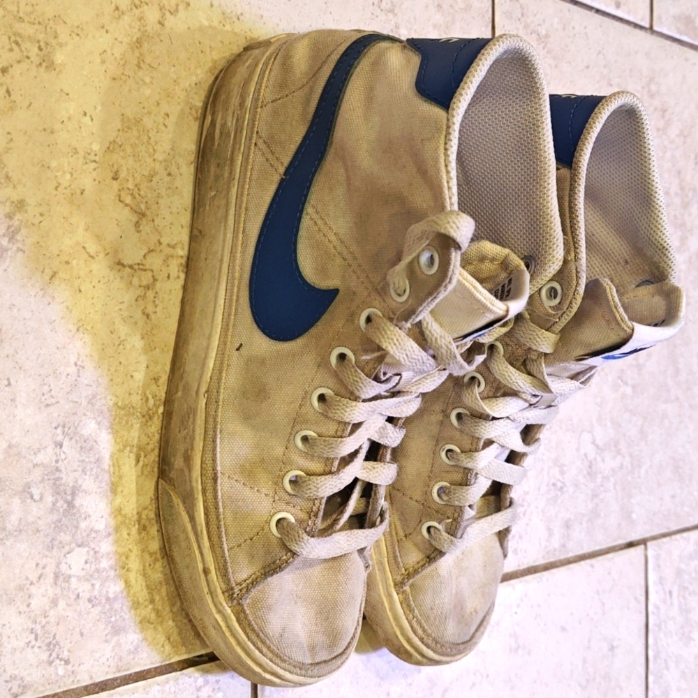 Nike high top cloth women's 6.5 white and blue